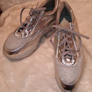 Ladies wedged hidden heels zipper sneakers, silver